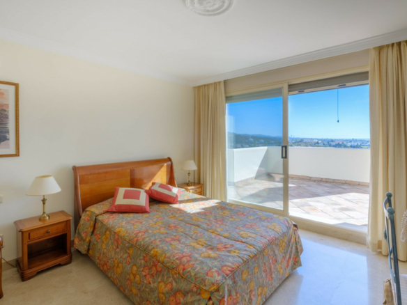 Nueva Andalucia – 4B Penthouse -Sea Views
