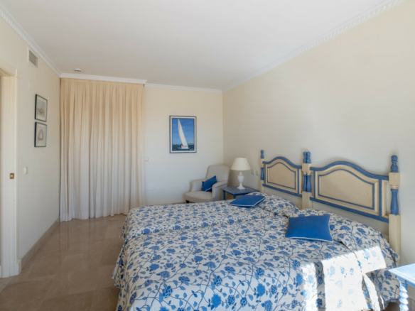 Nueva Andalucia – 4B Penthouse -Sea Views