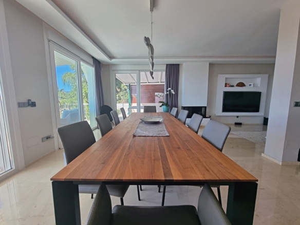Nueva Andalucia – Modern villa – Turn Key – Sea views