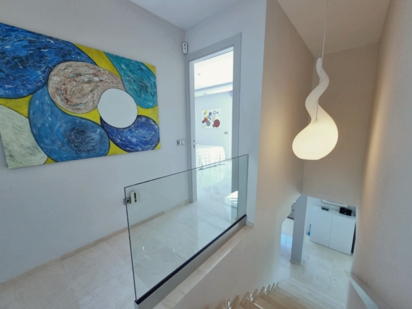 Nueva Andalucia – Modern villa – Turn Key – Sea views