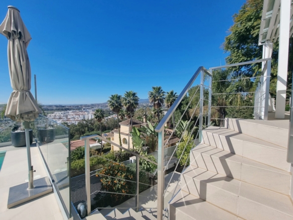 Nueva Andalucia – Modern villa – Turn Key – Sea views