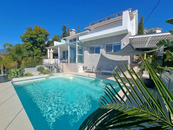 Nueva Andalucia – Modern villa – Turn Key – Sea views