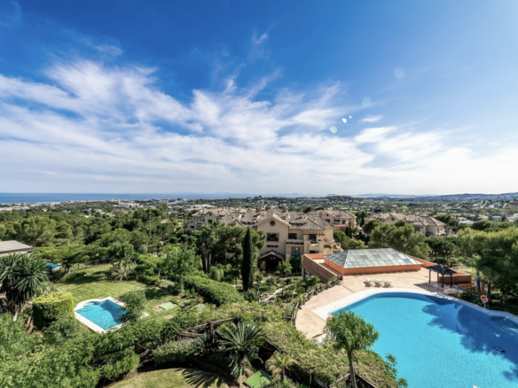 SOLD – Nueva Andalucia – Penthouse – Gated – Sea Views