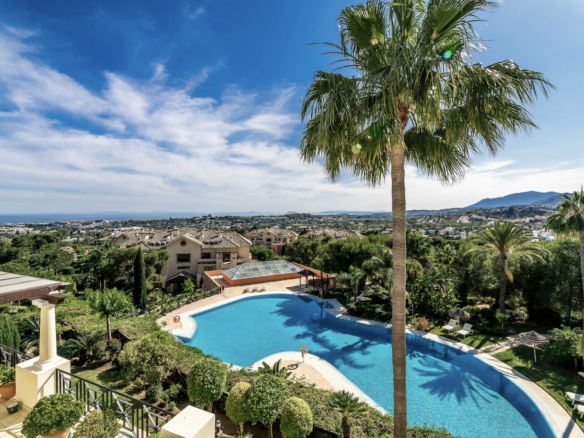 SOLD – Nueva Andalucia – Penthouse – Gated – Sea Views