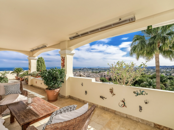 SOLD – Nueva Andalucia – Penthouse – Gated – Sea Views