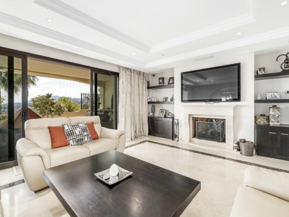 SOLD – Nueva Andalucia – Penthouse – Gated – Sea Views