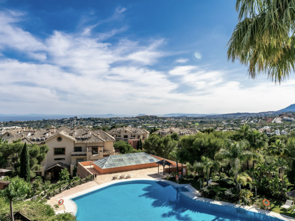 SOLD – Nueva Andalucia – Penthouse – Gated – Sea Views
