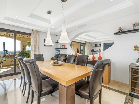 SOLD – Nueva Andalucia – Penthouse – Gated – Sea Views