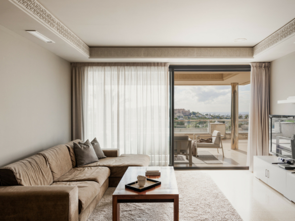 Nueva Andalucia – South facing contemporary Apartment – Sea Views