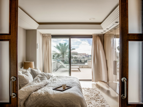 Nueva Andalucia – South facing contemporary Apartment – Sea Views