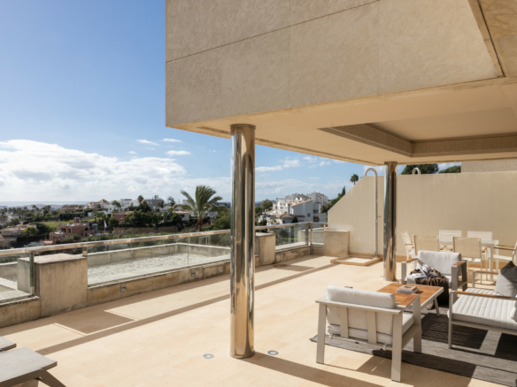 Nueva Andalucia – South facing contemporary Apartment – Sea Views
