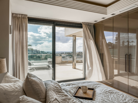 Nueva Andalucia – South facing contemporary Apartment – Sea Views