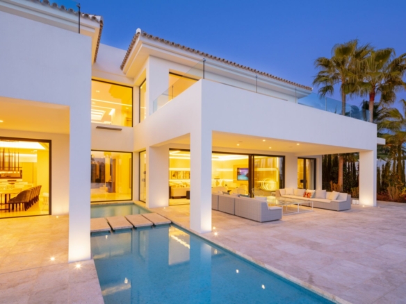 SOLD   – Nueva Andalucia – Modern 6B villa – Panoramic views 🌟