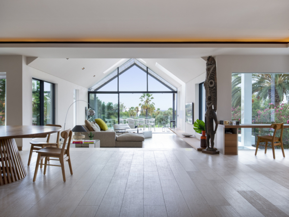 Nueva Andalucia – Modern 5B Villa – 1st Line Golf
