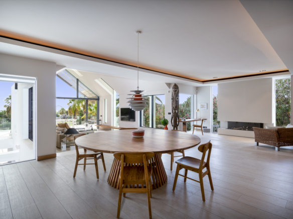 Nueva Andalucia – Modern 5B Villa – 1st Line Golf