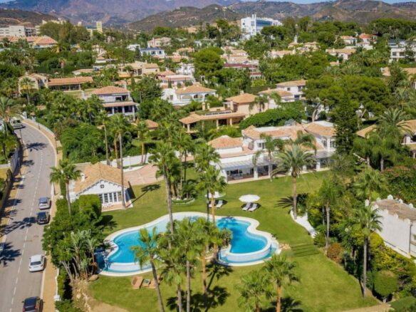 For Rent – Marbella East – Beachfront Mansion – Holiday Rental