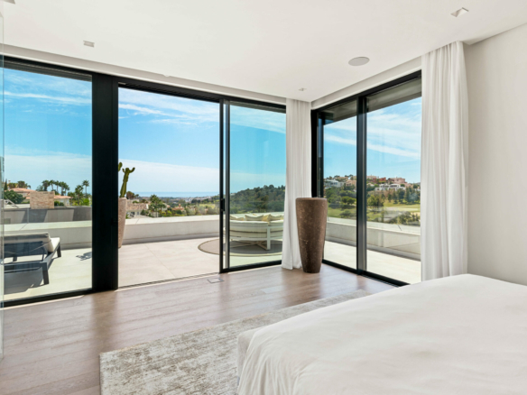 Benahavis – Contemporary 7B Villa – Sea & Golf Views