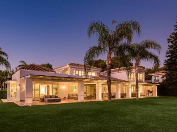 For Rent – Marbella East – Beachfront Mansion – Holiday Rental