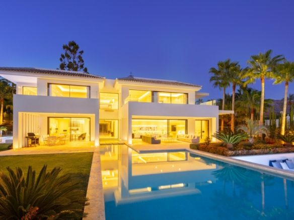 SOLD   – Nueva Andalucia – Modern 6B villa – Panoramic views 🌟
