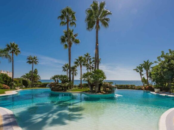 For Rent – Marbella East – Beachfront Mansion – Holiday Rental