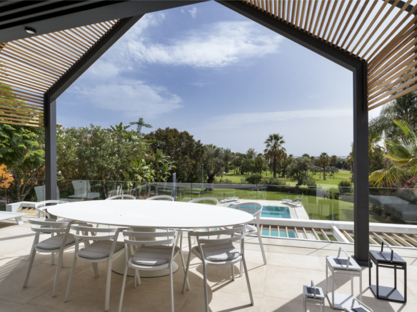 Nueva Andalucia – Modern 5B Villa – 1st Line Golf