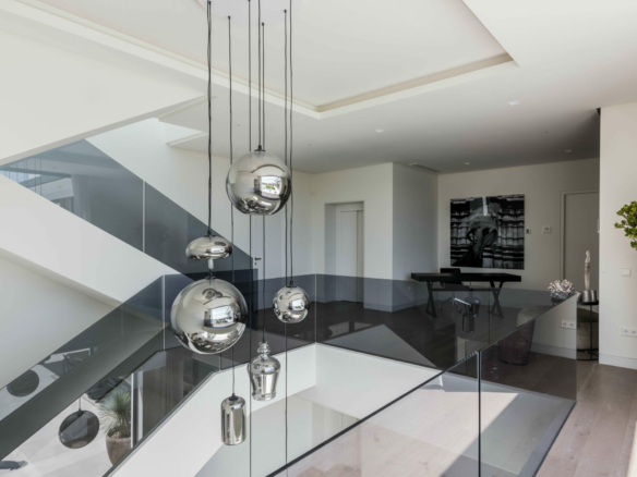 Benahavis – Contemporary 7B Villa – Sea & Golf Views