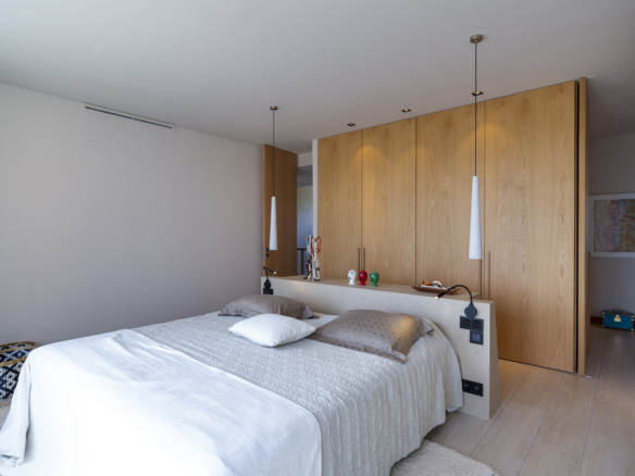 Nueva Andalucia – Modern 5B Villa – 1st Line Golf