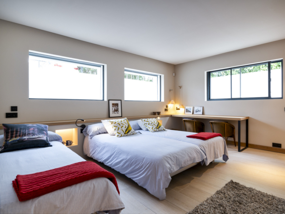 Nueva Andalucia – Modern 5B Villa – 1st Line Golf