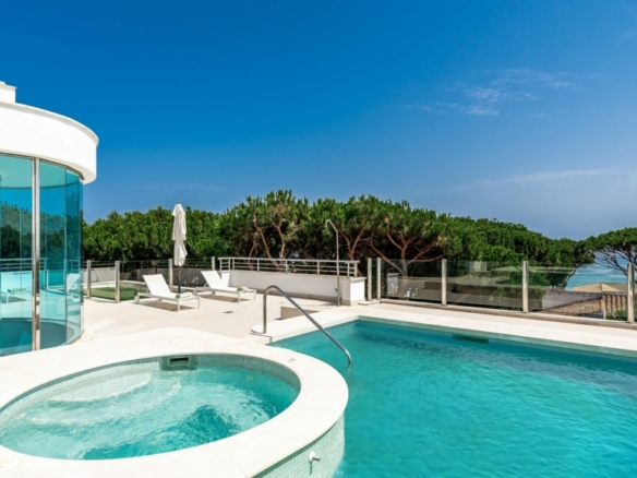 Marbella East – 6B villa – Near Beach – Rooftop Pool