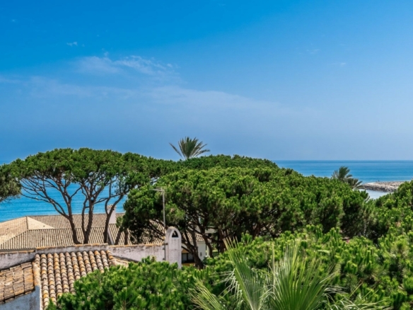 Marbella East – 6B villa – Near Beach – Rooftop Pool