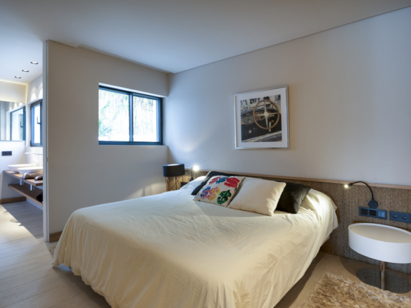 Nueva Andalucia – Modern 5B Villa – 1st Line Golf