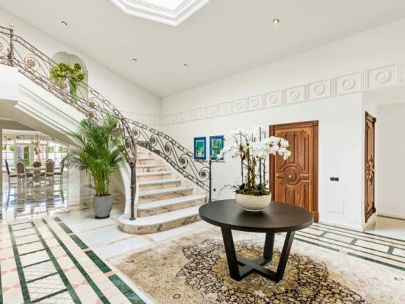For Rent – Marbella East – Beachfront Mansion – Holiday Rental