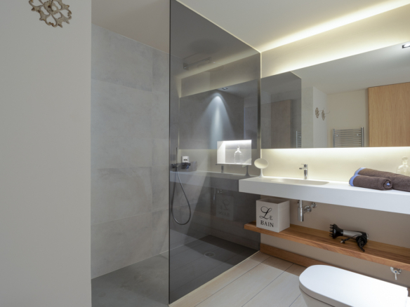 Nueva Andalucia – Modern 5B Villa – 1st Line Golf