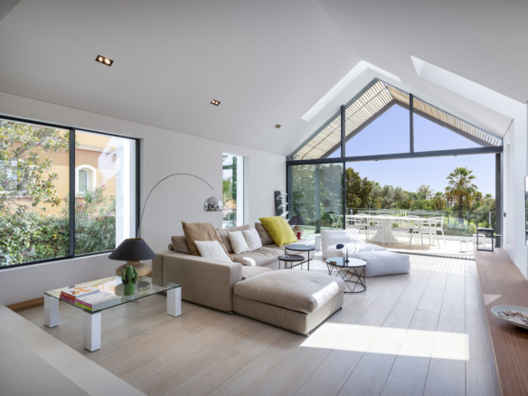 Nueva Andalucia – Modern 5B Villa – 1st Line Golf