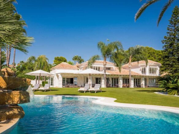 For Rent – Marbella East – Beachfront Mansion – Holiday Rental