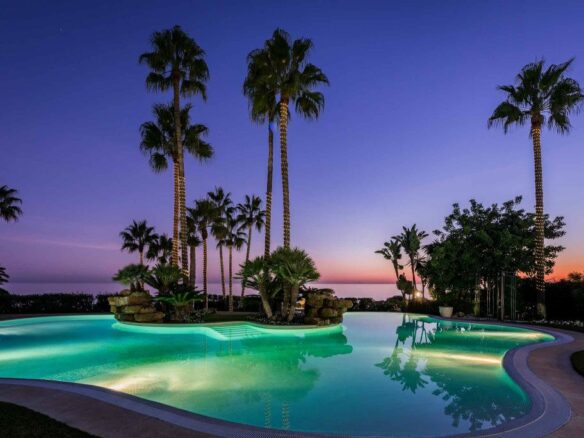 For Rent – Marbella East – Beachfront Mansion – Holiday Rental