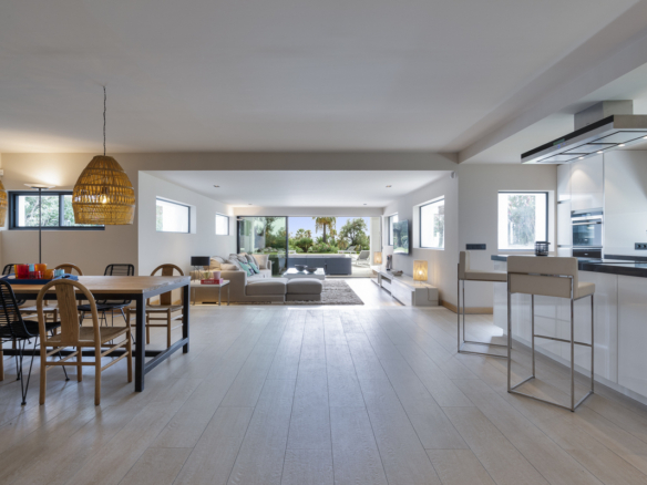 Nueva Andalucia – Modern 5B Villa – 1st Line Golf