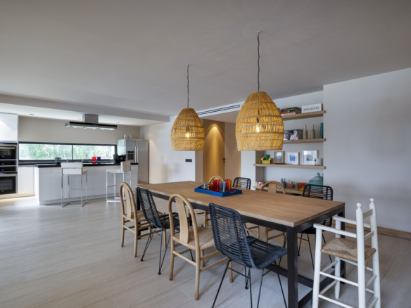 Nueva Andalucia – Modern 5B Villa – 1st Line Golf