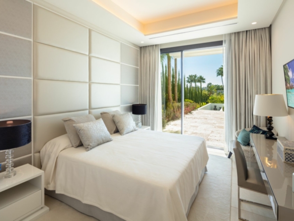 SOLD   – Nueva Andalucia – Modern 6B villa – Panoramic views 🌟