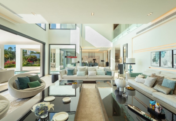 SOLD   – Nueva Andalucia – Modern 6B villa – Panoramic views 🌟