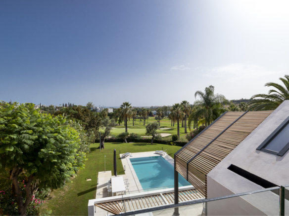 Nueva Andalucia – Modern 5B Villa – 1st Line Golf