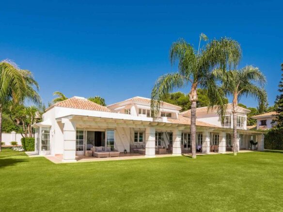 For Rent – Marbella East – Beachfront Mansion – Holiday Rental