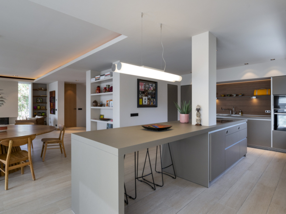 Nueva Andalucia – Modern 5B Villa – 1st Line Golf