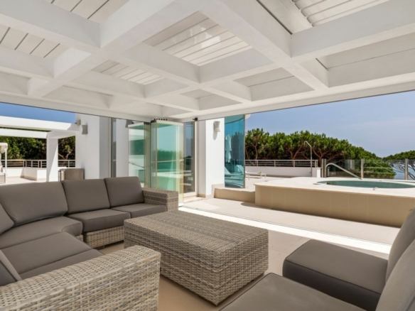 Marbella East – 6B villa – Near Beach – Rooftop Pool