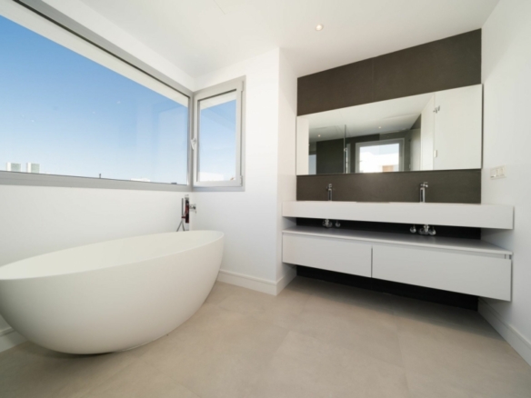 Marbella East – Modern villa – Gated – Sea Views