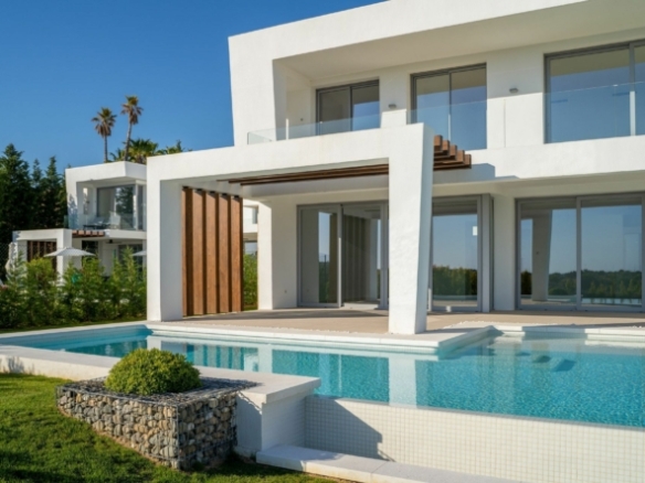 Marbella East – Modern villa – Gated – Sea Views