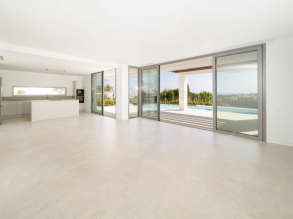 Marbella East – Modern villa – Gated – Sea Views