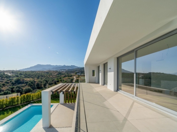 Marbella East – Modern villa – Gated – Sea Views