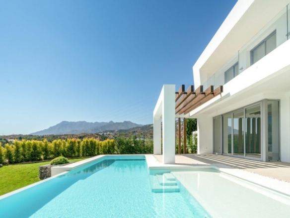 Marbella East – Modern villa – Gated – Sea Views