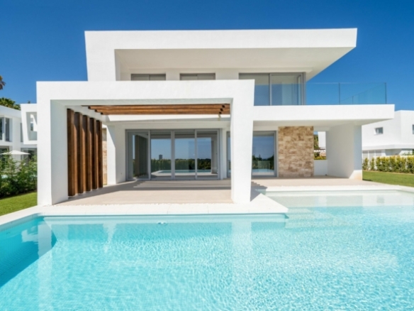 Marbella East – Modern villa – Gated – Sea Views
